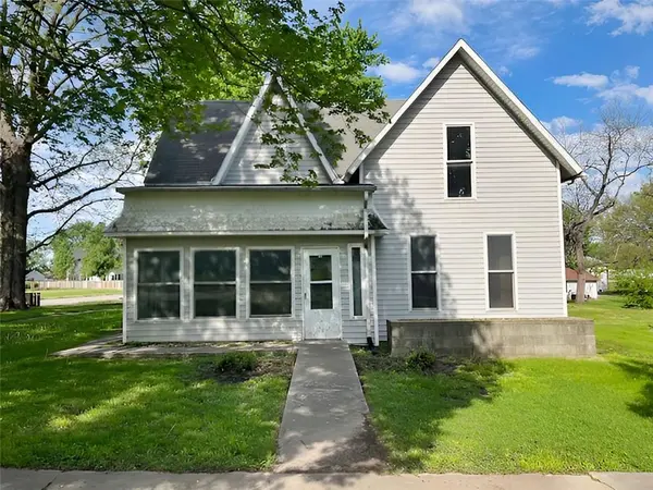 208 S 3rd ST, Hopkins, MO 64461