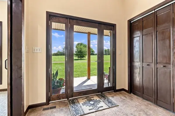 17200 S Gray DR, Pleasant Hill, MO 64080