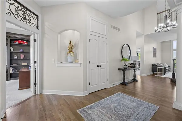 18101 Sunset DR, Olathe, KS 66062