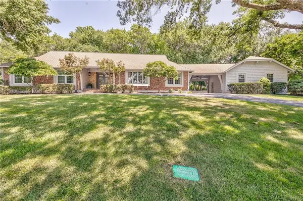 9853 Rosewood DR, Overland Park, KS 66207