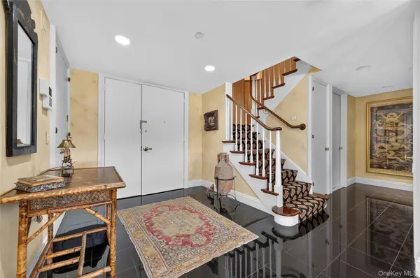 111 Cherry Valley AVE #PH4, Garden City, NY 11530