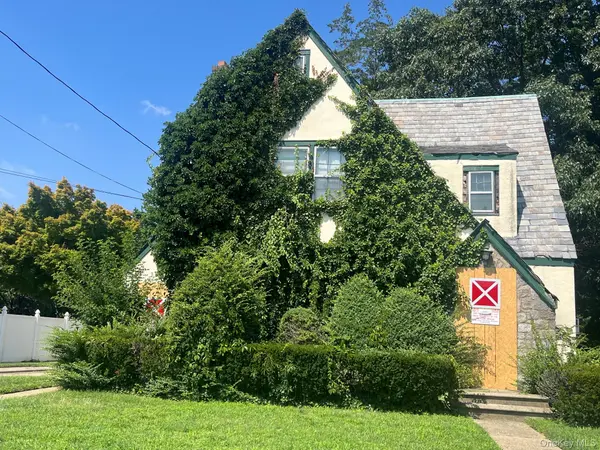110 Rockaway Pkwy, Valley Stream, NY 11580
