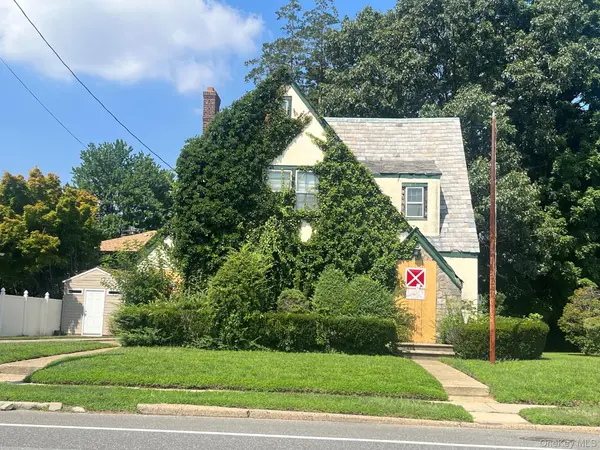 110 Rockaway Pkwy, Valley Stream, NY 11580