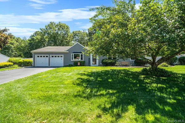 12 Sandpiper LN, Centereach, NY 11720