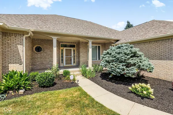 9935 Water Crest DR, Fishers, IN 46038