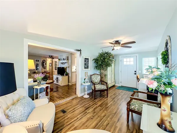 1108 NASSAU CIR, Tavares, FL 32778