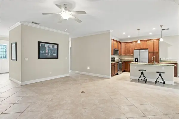 555 DOWLING CIR, Lady Lake, FL 32159