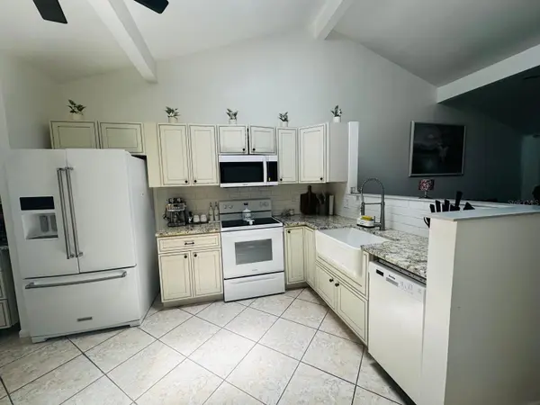 16004 SADDLE CREEK DR, Tampa, FL 33618