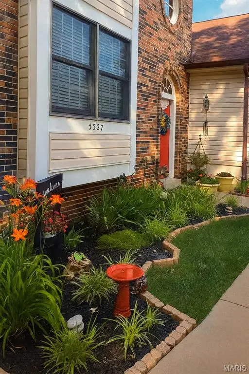 5527 Pierre CT, Mehlville, MO 63128