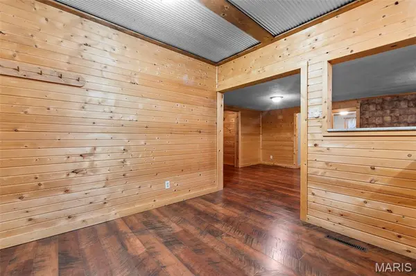 16482 Highway T, Perryville, MO 63775