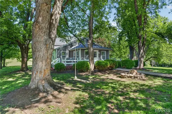 1848 Maplewood LN, Columbia, IL 62236