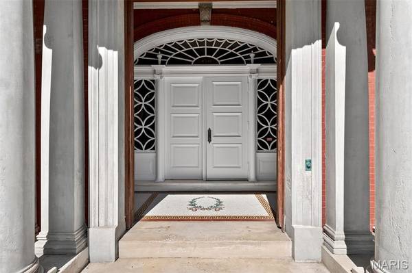 4341 Westminster PL, St Louis, MO 63108