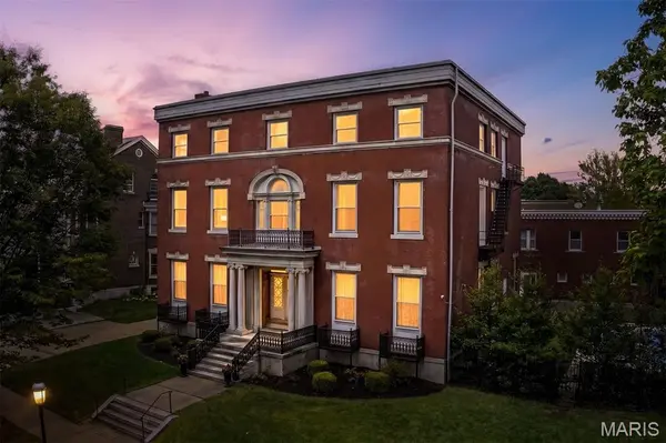 4341 Westminster PL, St Louis, MO 63108