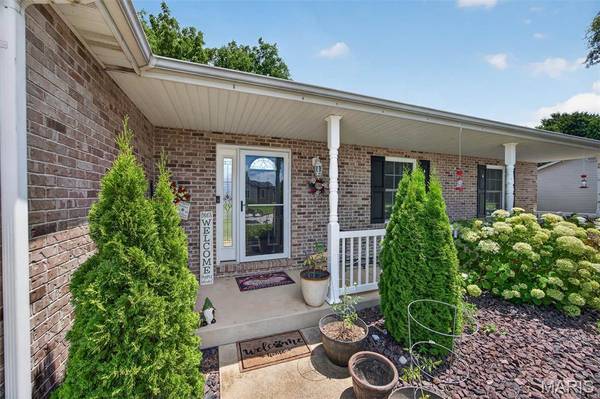 4826 Cedar Spring DR, Highland, IL 62249