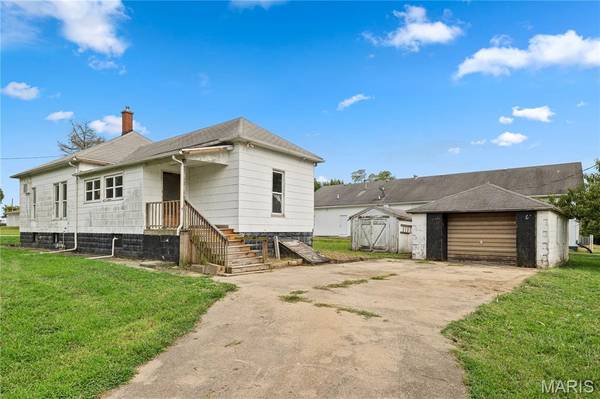 813 Elm ST, Hillsboro, IL 62049