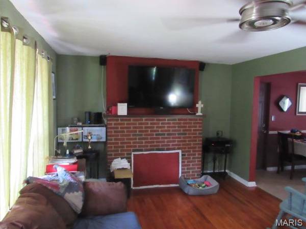 414 Brittany LN, Belleville, IL 62223