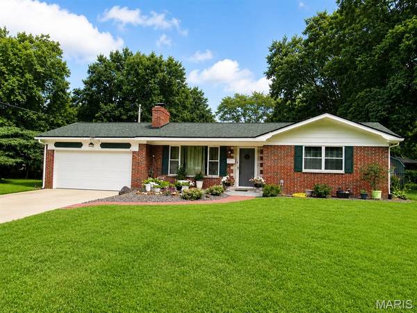 414 Brittany LN, Belleville, IL 62223
