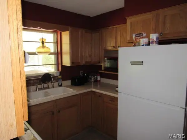 414 Brittany LN, Belleville, IL 62223