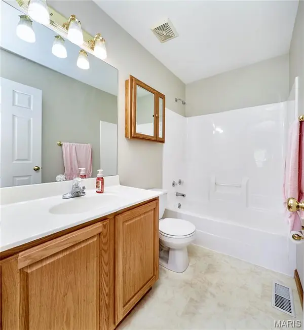 25 Spanish Oak CT, Troy, MO 63379