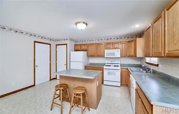 25 Spanish Oak CT, Troy, MO 63379