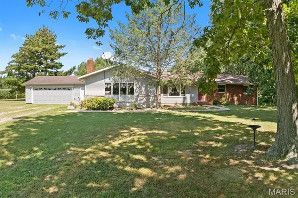 5820 East Copple Rd., Walnut Hill, IL 62893