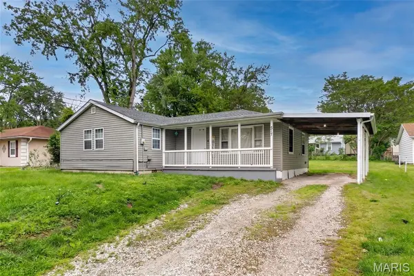 517 Belvedere DR, Belleville, IL 62223