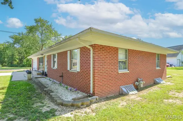 1236 Cynthia DR, Belleville, IL 62220