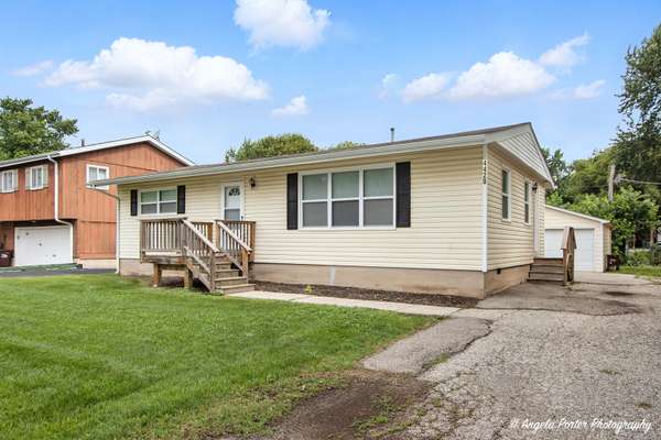 4420 Clearview DR, Mchenry, IL 60050