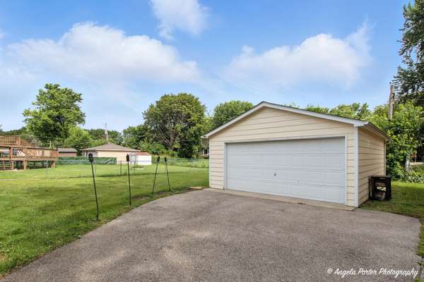 4420 Clearview DR, Mchenry, IL 60050