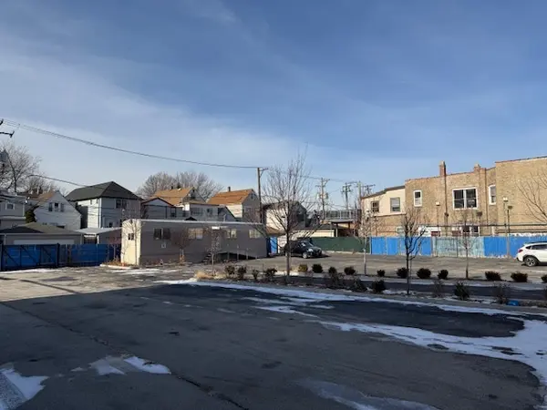 2730 N Western AVE, Chicago, IL 60647