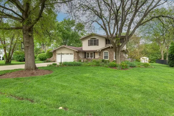 10S607 Glenn DR, Burr Ridge, IL 60527
