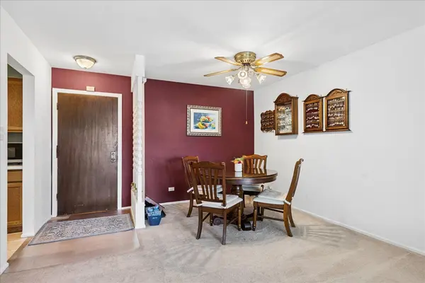 3350 N Carriageway DR #303, Arlington Heights, IL 60004