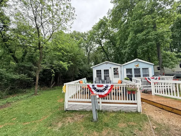 16-17 Woodhaven Lakes, Sublette, IL 61367