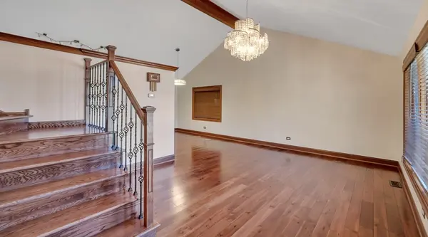 9041 Sunrise LN, Orland Park, IL 60462