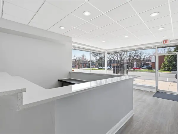 505 S La Grange RD, La Grange, IL 60525