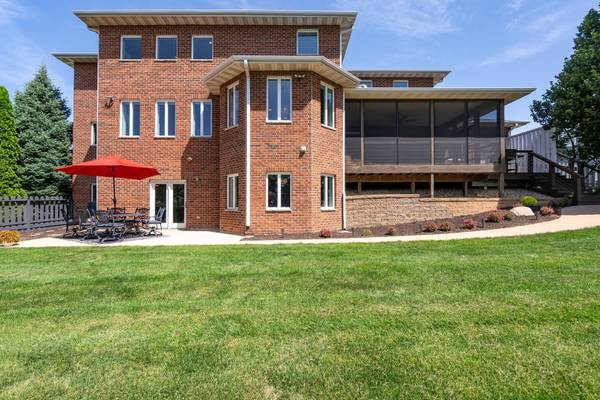 1107 Scenic Hill LN, De Witt, IA 52742