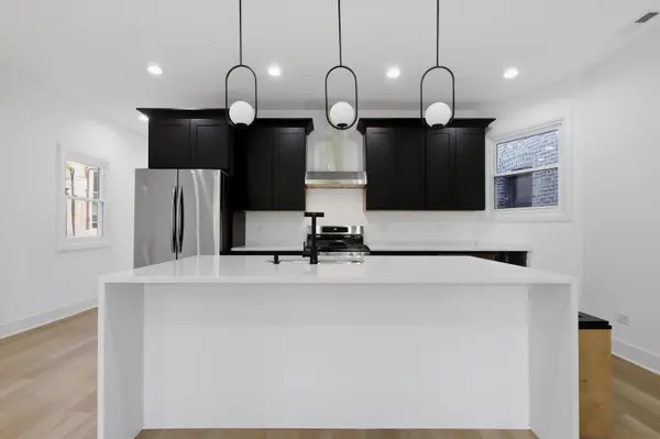 3116 W Montrose AVE, Chicago, IL 60618