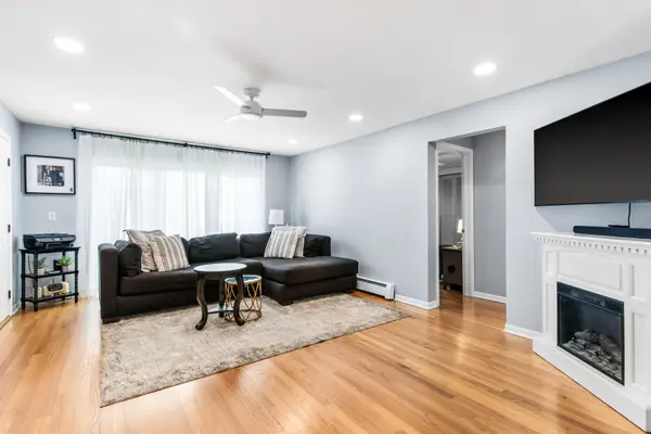 6817 N Olmsted AVE #201, Chicago, IL 60631