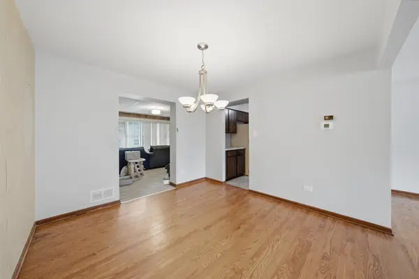 601 Honey Locust LN, Darien, IL 60561