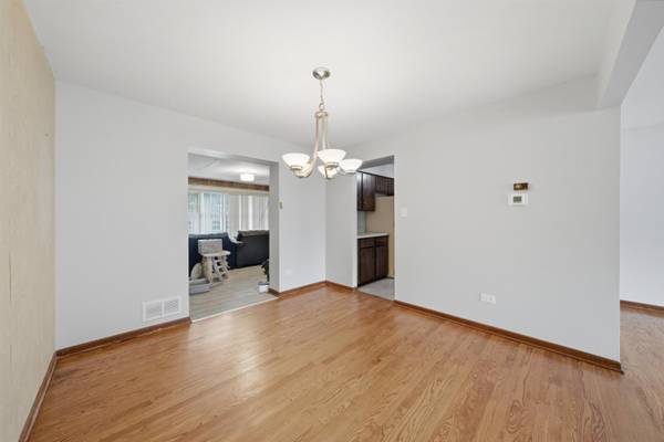 601 Honey Locust LN, Darien, IL 60561