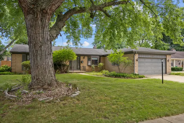 1441 Maple LN, Elgin, IL 60123