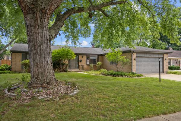 1441 Maple LN, Elgin, IL 60123
