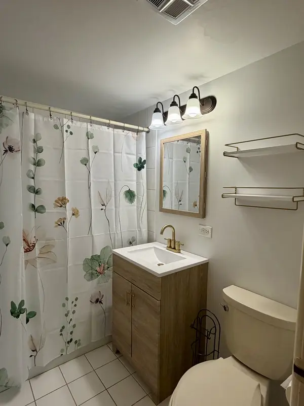 4420 W 111th ST #104, Oak Lawn, IL 60453
