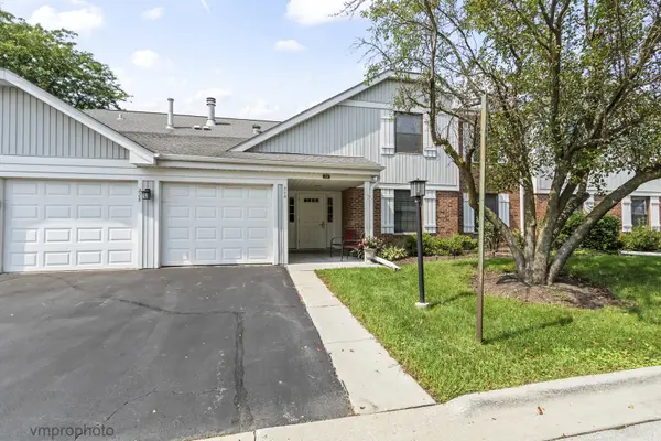 228 Arrowwood CT #B2, Schaumburg, IL 60193