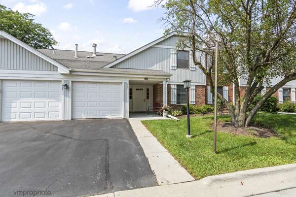 228 Arrowwood CT #B2, Schaumburg, IL 60193
