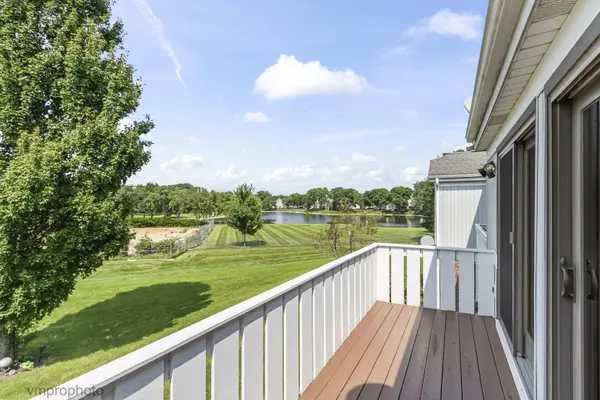 228 Arrowwood CT #B2, Schaumburg, IL 60193