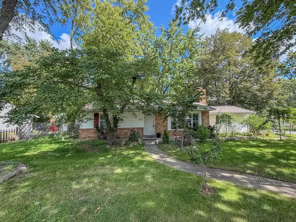 910 Maplepark DR, Champaign, IL 61821