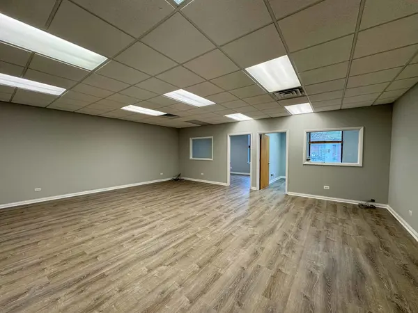 105 N Oak Park AVE #2C, Oak Park, IL 60301