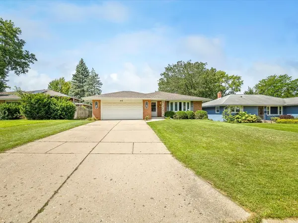 815 Parkside DR, Rockford, IL 61108
