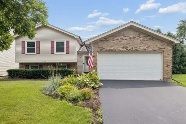 2296 Briarhill DR, Naperville, IL 60565